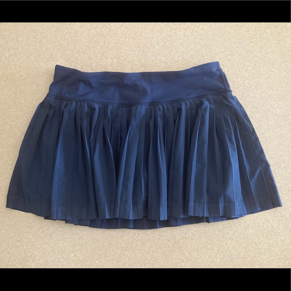 EUC Lululemon tennis skirt navy sz 6
